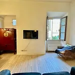 Near Ponte Vecchio: Central Luxury Flat