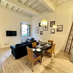 Near Ponte Vecchio: Central Luxury Flat